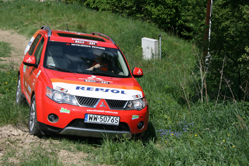 Mitsubishi Outlander - Doskonały z niego kibic!