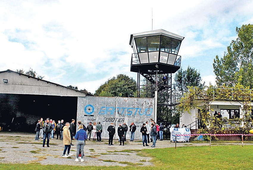 Uz prezentaciju kluba, članova i aerodroma, prikaz dokumentarnog filma o Sariću, održan je i letački program
