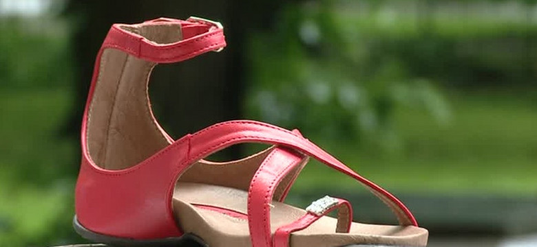 Źle dobrane buty na lato mogą powodować problemy zdrowotne