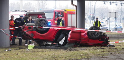 Mustang roztrzaskał się o ziemię. W środku ojciec z małym dzieckiem