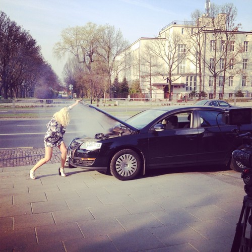 Marii Sadowskiej kłopoty z samochodem... na planie 'Life Is A Beat'