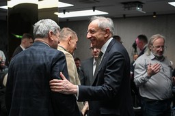 bartoszewski punktuje wyjazd prezydenta nawrockiego do usa. "uzysk nik