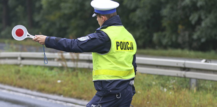 18-latek w ciągu jednego dnia odebrał i stracił prawo jazdy. Przez głupotę