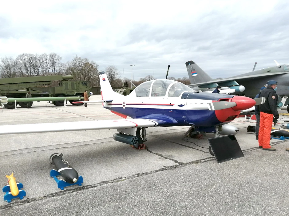 Serijski školski avion Lasta V-54