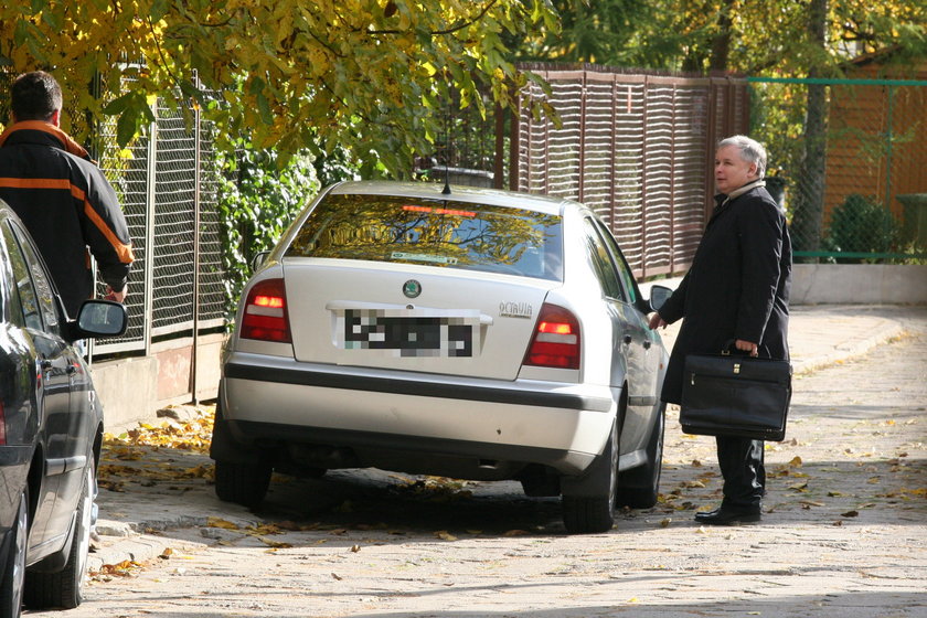 Samochody Kaczyńskiego. Kto mu je wybierał?