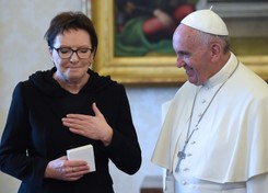 Polskie jabłka w Watykanie? Co Kopacz przywiozła Franciszkowi po Putinie... ZDJĘCIA