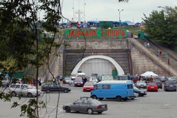 Od szczęk na bazarze do galerii piątej generacji. Historia polskiej przedsiębiorczości