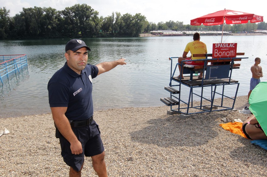 Nemanja Antić pokazuje mesto gde se sve dogodilo