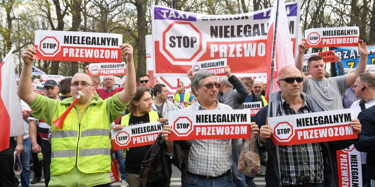 Taksówkarze protestowali w poniedziałek przeciwko działalności firm takich jak Uber