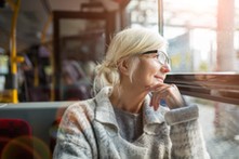 Darmowe przejazdy dla seniorów. To koniec z płatnymi biletami. Wystarczy dowód osobisty