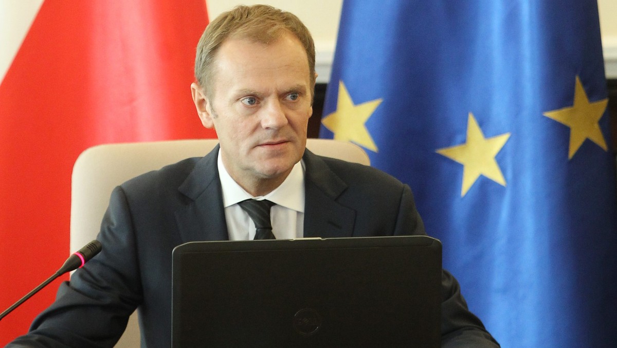 Wedle statystyk Press-Service Monitoring Mediów najbardziej krytykowanym liderem partyjnym we wrześniu był premier Donald Tusk. Z kolei najwięcej politycznych przekazów medialnych odnosiło się do Prawa i Sprawiedliwości — tu partia Jarosława Kaczyńskiego wygrała. — To ugrupowanie budzi największe emocje — komentuje dr Tomasz Kowalczuk, politolog z Uniwersytetu Warszawskiego. Badanie przeprowadzono w oparciu o analizę przekazów z wszystkich dzienników ogólnopolskich.