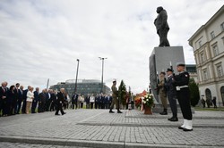 Obchody miesięcznicy smoleńskiej w Warszawie. Prezes PiS i premier na uroczystości
