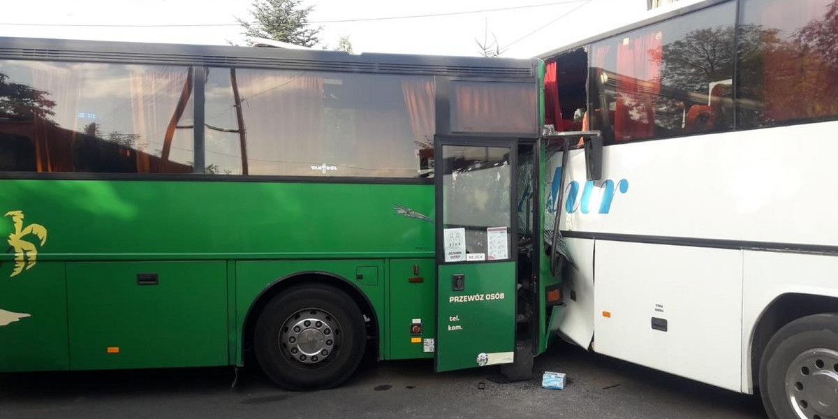 Wypadek szkolnych autobusów