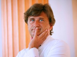 Palikot poleca dietę i głodówkę. Chorym