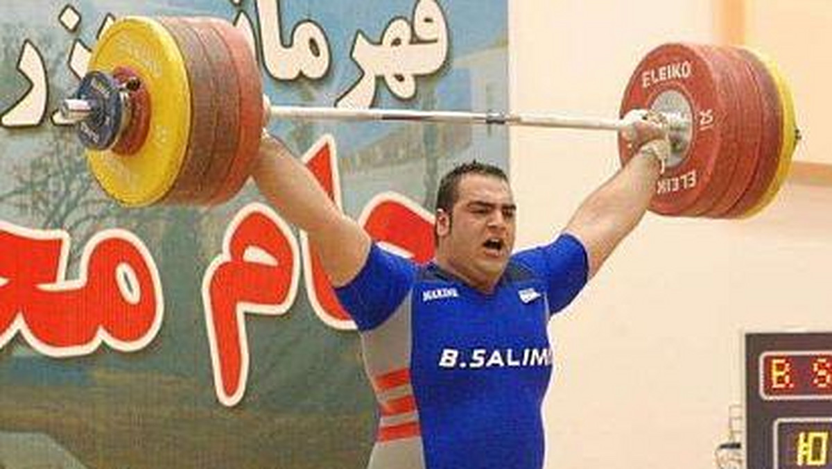 W Rasht zakończyły się seniorskie mistrzostwa Iranu, które rozgrywane były wraz z Pucharem Mahmouda Namjoo. Wydarzeniem ostatniego dnia zawodów był nieoficjalny rekord świata, jaki w rwaniu kategorii wagowej +105 kg ustanowił… Behdad Salimi Kordiasabi (89, IRN) - 459 (214*+245) - 460,6 pkt., poprawiąjąc o 1 kg dotychczasowe osiągnięcie samego Hosseina Rezazadeha (78, IRN) z 2003 roku, który kilka dni temu został ponownie wybrany Prezydentem Irańskiej Federacji Podnoszenia Ciężarów.
