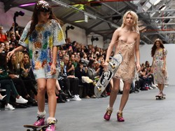 W Polsce to by nie przeszło. "Gender wcielone" i totalna nagość na pokazie mody w Londynie