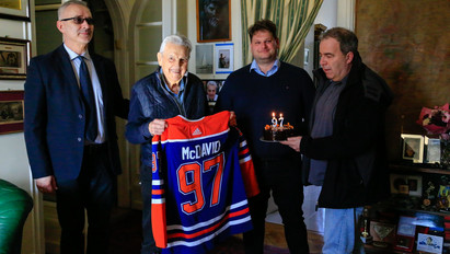 Pásztor Györgyöt ünneplik itthon és külföldön: NHL-sztár köszöntötte a 97 éves magyar hokilegendát
