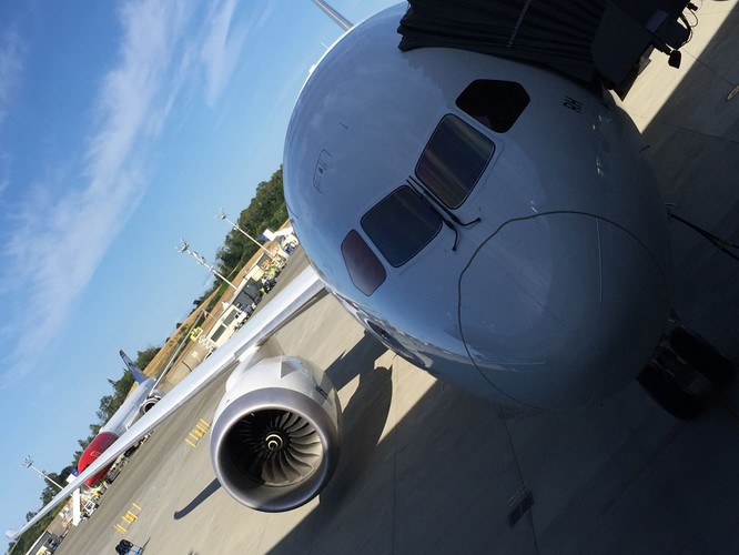 Boeing 787 Dreamliner w barwach LOT-u na lotnisku przy fabryce w Everett, USA. 14.07.2017