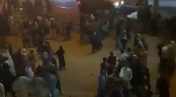 Kétségbe esett emberek menekülnek a kabuli reptéren /Fotó: Twitter/videó
