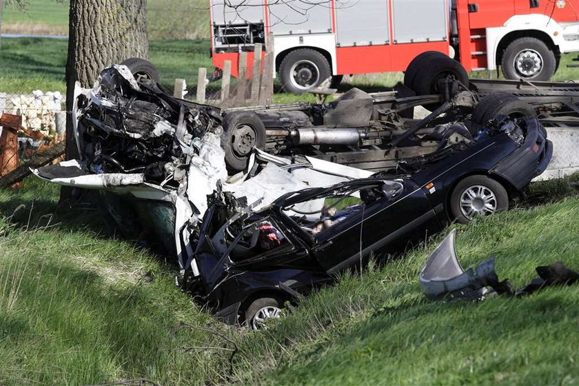 Tragiczny wypadek. 4 osoby nie żyją. Drastyczne zdjęcia