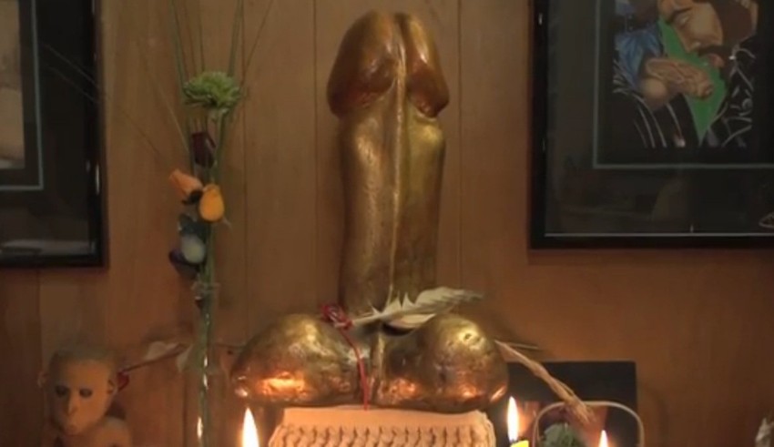 Hram je pun figura u obliku penisa