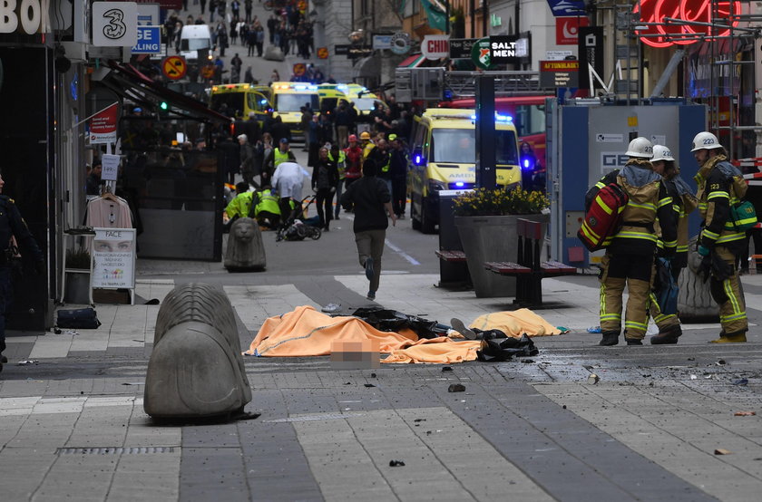 Wstrząsające zdjęcia ze Sztokholmu. Ciężarówka wjechała w tłum