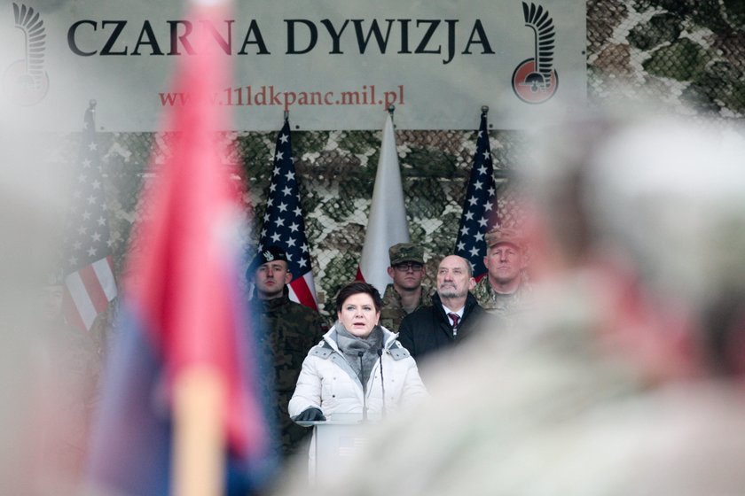 Beata Szydło i Antoni Macierewicz powitali żołnierzy USA 