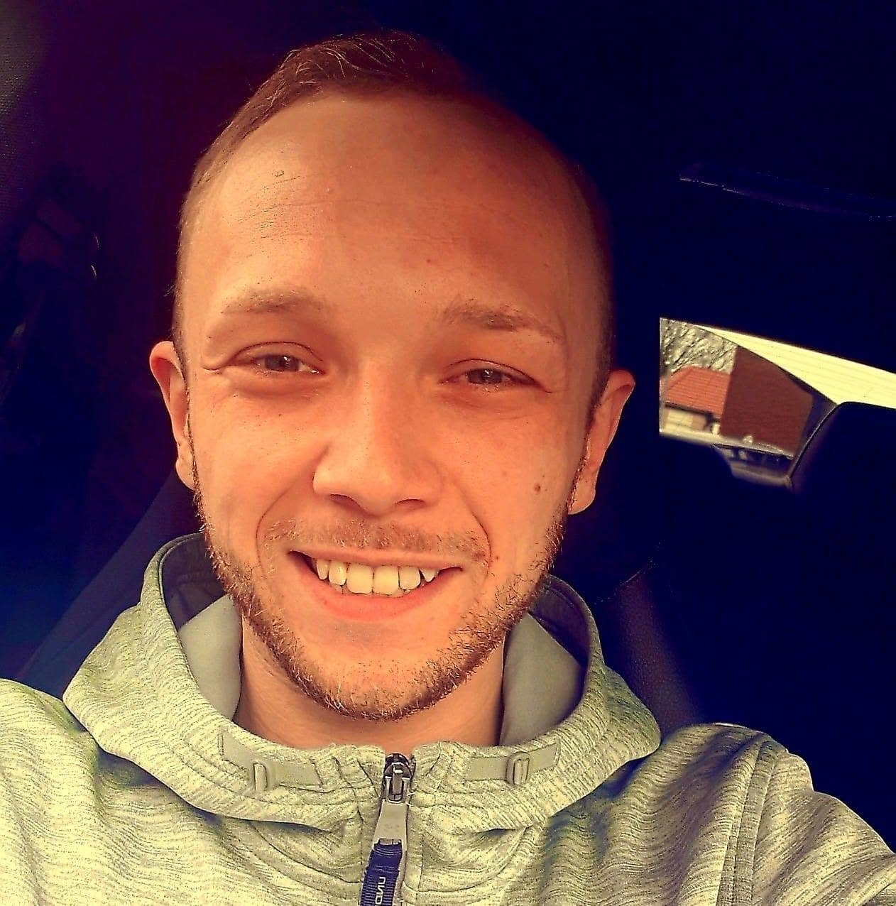Kyle Campbell zomrel po nehode na motorke v Thajsku krátko pred svadbou. 