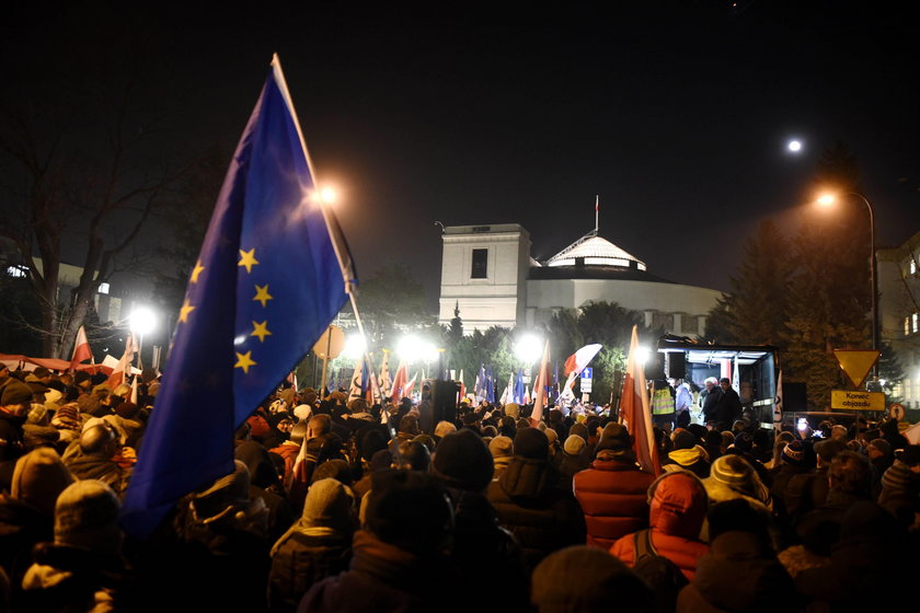 Protestowali pod Sejmem, usłyszeli zarzuty