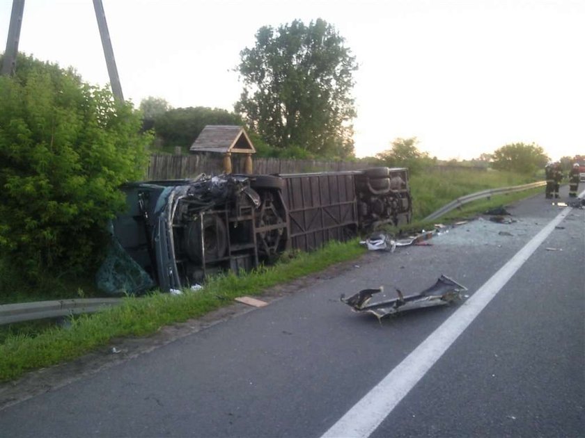 Rozbił się autobus. Jedna osoba nie żyje