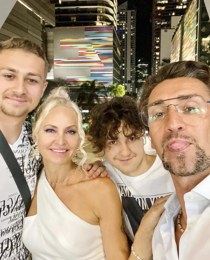 Ruslan sa bivšom ženom i sinovima