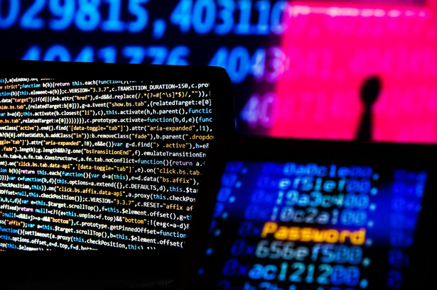 Grupa chińskich hakerów przez ponad dwa lata miała nieograniczony dostęp do sieci komputerowej holenderskiego producenta chipów firmy NXP - wynika z ustaleń dziennika „NRC”. Chińczycy wykradali m.in. projekty chipów.