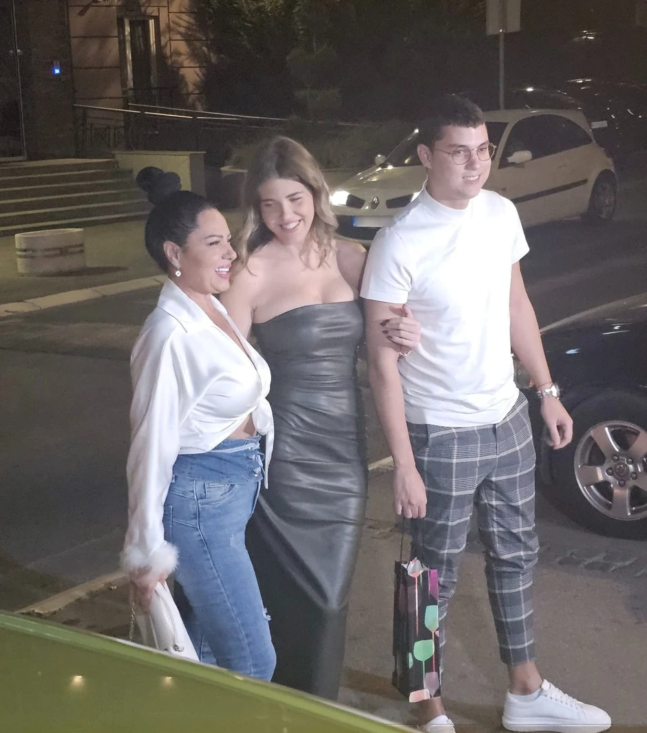 Zlata Petrović sa sinom i snajkom