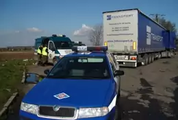 Dramat na drodze - arkusz blachy zabił pasażerkę Opla