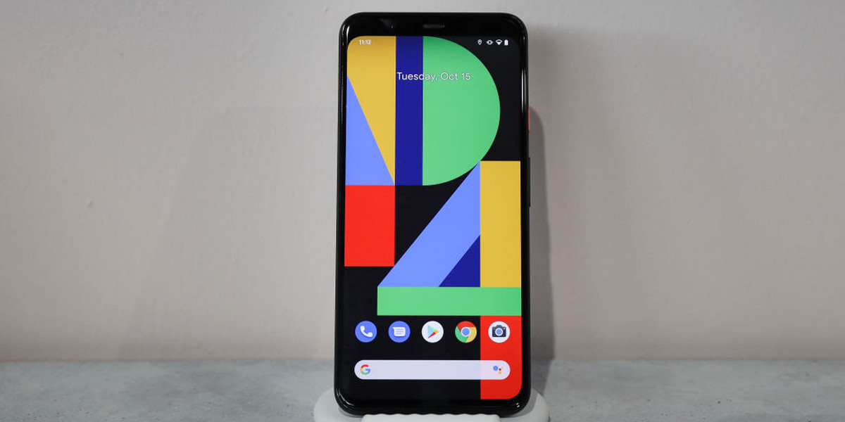 Nowy smartfon Google'a dostępny jest w dwóch rozmiarach - Pixel 4 z ekranem OLED o przekątnej 5,7 cala w rozdzielczości Full HD+ oraz Google Pixel 4 XL z wyświetlaczem o przekątnej 6,3 cala i rozdzielczością QHD+.