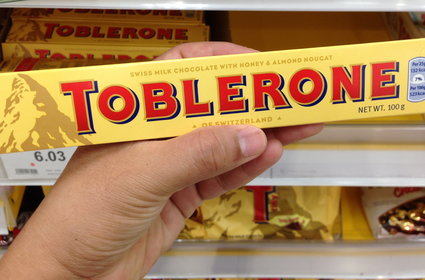 Znane czekoladki za mało szwajcarskie. Producent musi usunąć z logo słynną górę