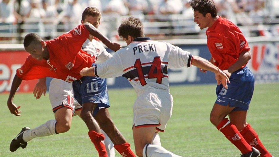 Radosavljević na utakmici protiv Kostarike, u kvalifikacijama za SP 1998. | Foto: DOUG COLLIER/AFP via Getty Images