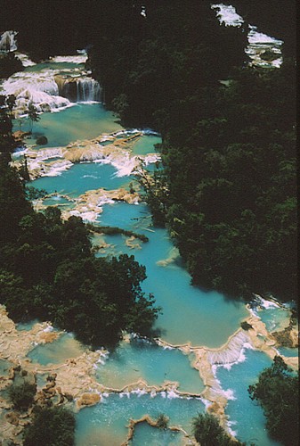 Przepiękne wodospady Aguazul, raj na ziemi