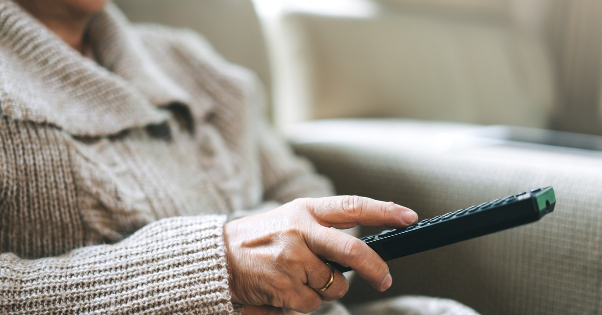 Ci seniorzy nie muszą opłacać abonamentu RTV w 2025 roku. Jest jednak jeden warunek. Jaki?