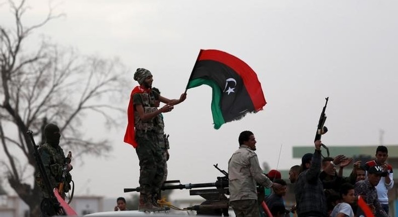 Armed Libyan men wave their national flags in celebrations marking the fifth anniversary of the Libyan revolution, in Benghazi, Libya February 17, 2016. REUTERS/Esam Omran Al-Fetori