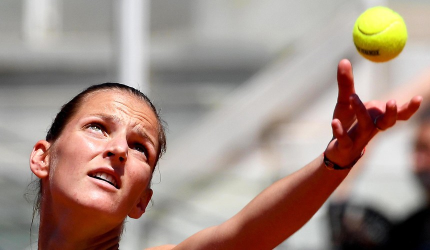 Karolina Pliskova na korcie w Rzymie eksponuje swoje tatuaże