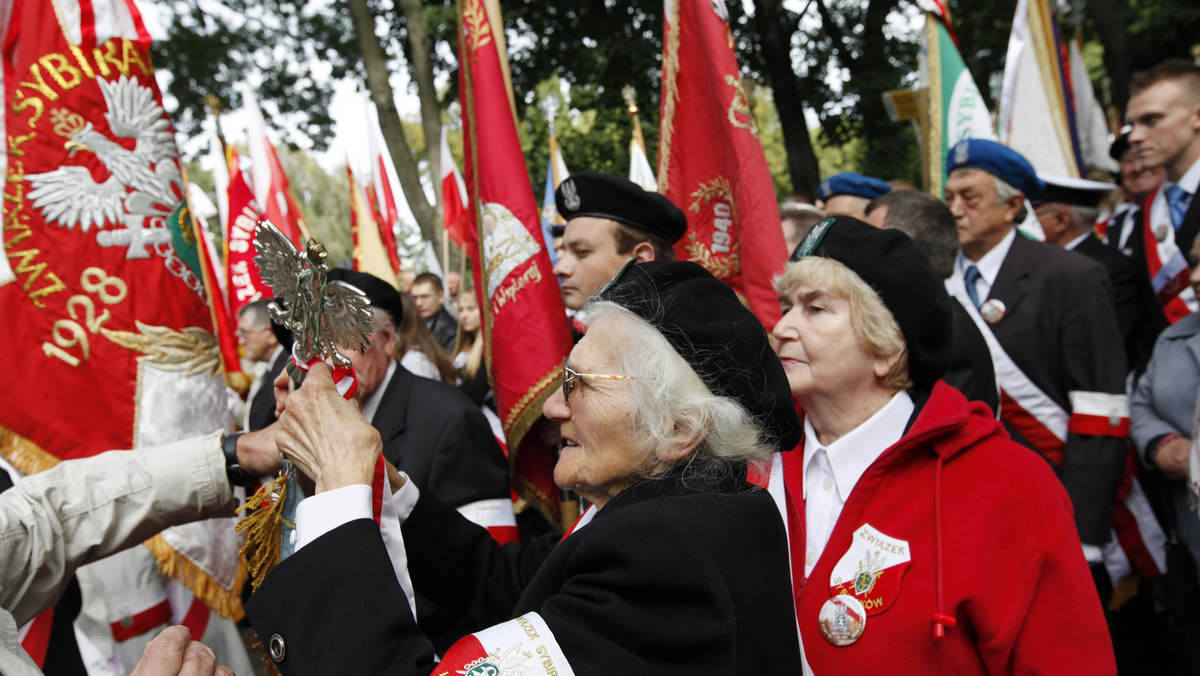 Uroczystość przy pomniku - Grobie Nieznanego Sybiraka, zakończyła w piątek po południu 12. Międzynarodowy Marsz Żywej Pamięci Polskiego Sybiru w Białymstoku. Według szacunków policji, wzięło w nim udział ok. 11 tys. osób.