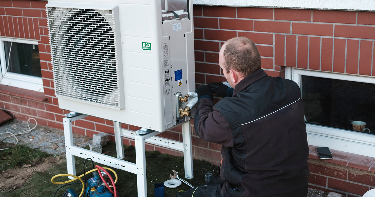 The heat pump market has “almost stopped”.  How much does installation cost now?