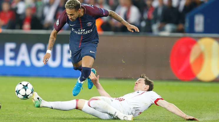 Az őszi PSG–Bayern meccsen a Neymar (kékben) vezette párizsiak átgázoltak a münchenieken /Fotó: AFP