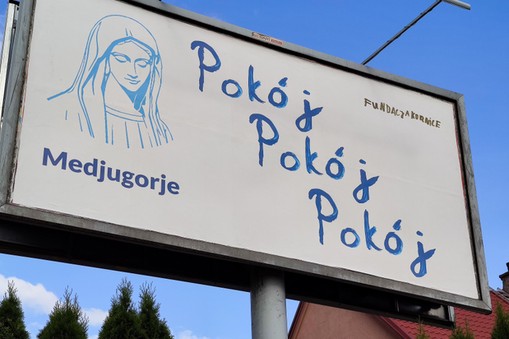 Białystok, 06.07.2022. Polskę zalała kolejna kampania billboardowa, tym razem jednak na plakatach znalazł się wizerunek Matki Boskiej