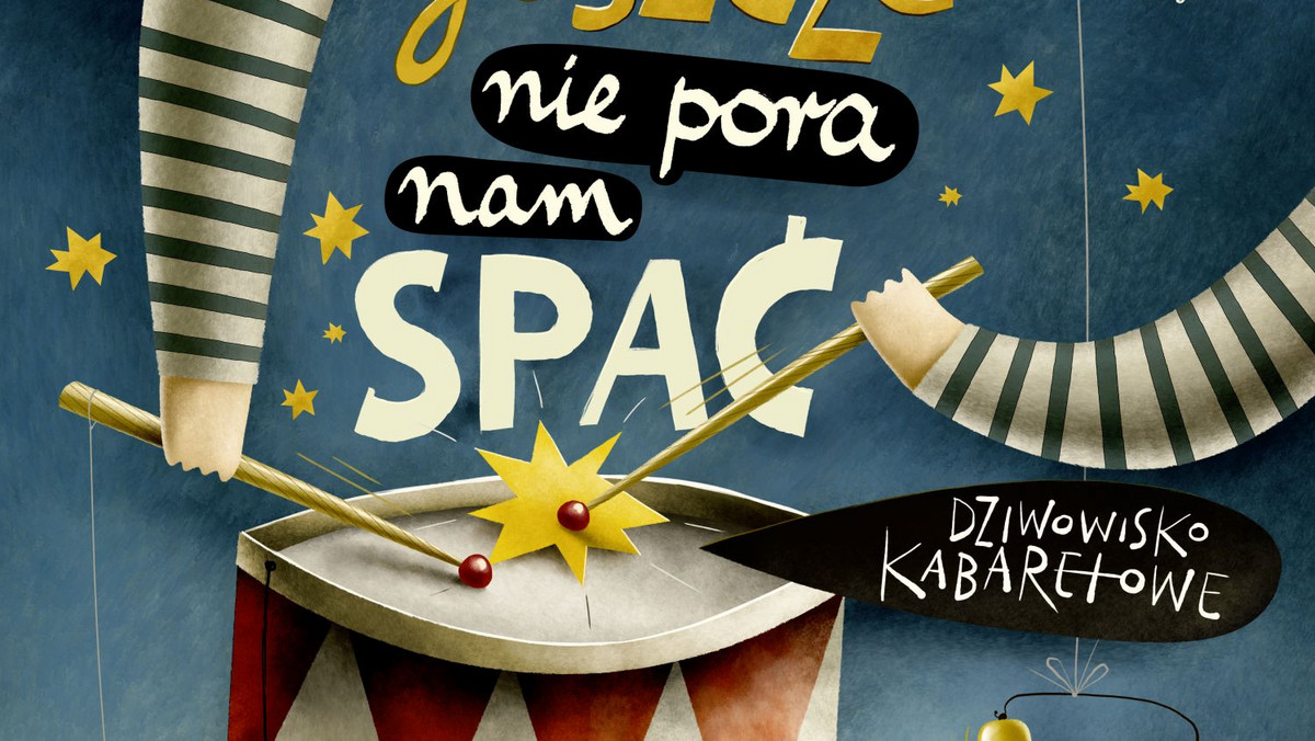 Kabaret literacki w pełnym tego słowa znaczeniu! Świetne teksty zyskują tu godne wykonanie. Aktorzy grają brawurowo i z ogromnym talentem komicznym. Przez spektakl przetacza się korowód wyrazistych postaci, zaskakują rozwiązania inscenizacyjne, a kilka scenek to komediowe majstersztyki. Istotnym atutem przedstawienia są piosenki. Rewelacyjną muzykę do nich skomponował Bolesław Rawski.