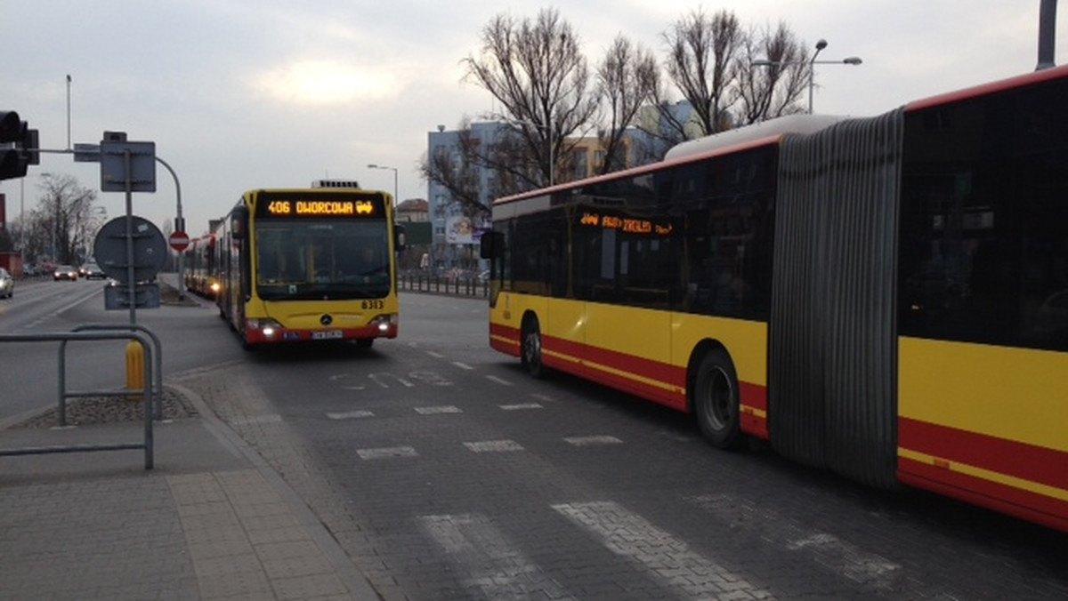 Gmina Wrocław ogłosiła przetarg na opracowanie koncepcji budowy wydzielonej trasy dla autobusów między placem Orląt Lwowskich a Nowym Dworem. Projekt wybudowania specjalnego pasa drogi wyłącznie dla pojazdów MPK, miejscy urzędnicy już nazywają Metrobusem. Nowa inwestycja może kosztować kilkadziesiąt, a nawet kilkaset milionów złotych.