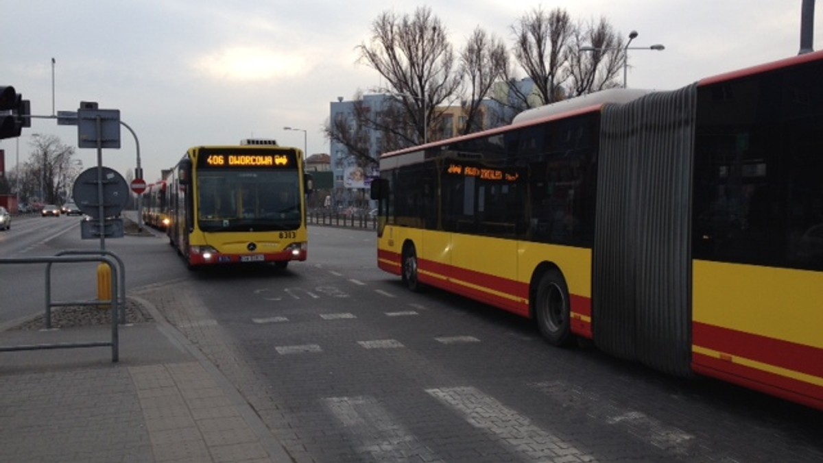 Gmina Wrocław ogłosiła przetarg na opracowanie koncepcji budowy wydzielonej trasy dla autobusów między placem Orląt Lwowskich a Nowym Dworem. Projekt wybudowania specjalnego pasa drogi wyłącznie dla pojazdów MPK, miejscy urzędnicy już nazywają Metrobusem. Nowa inwestycja może kosztować kilkadziesiąt, a nawet kilkaset milionów złotych.