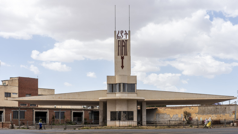 Stacja benzynowa i serwis Fiata zaprojektowane przez Giuseppe Pettazziego (Asmara, 1938)