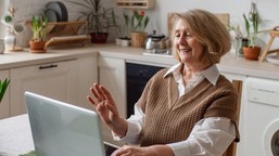 niektórzy seniorzy mogą dostać zwrot podatku za 2025 r. szybciej niż inni. wystarczy posiadać jeden dokument